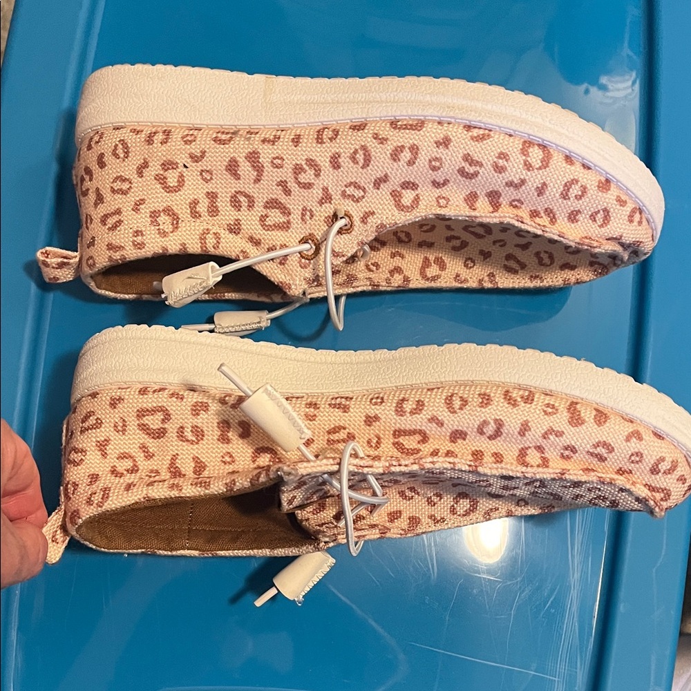 Simply Southern Leopard Print Shoe size 8 Like New!   Tan and Brown - Picture 8 of 9